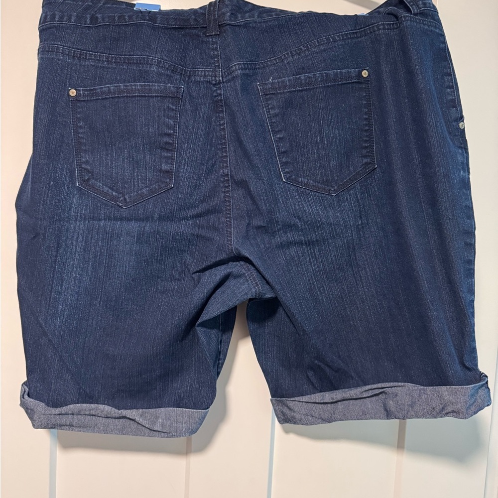 Gloria Vanderbilt Bermuda Blue Denim Shorts - Picture 2 of 5